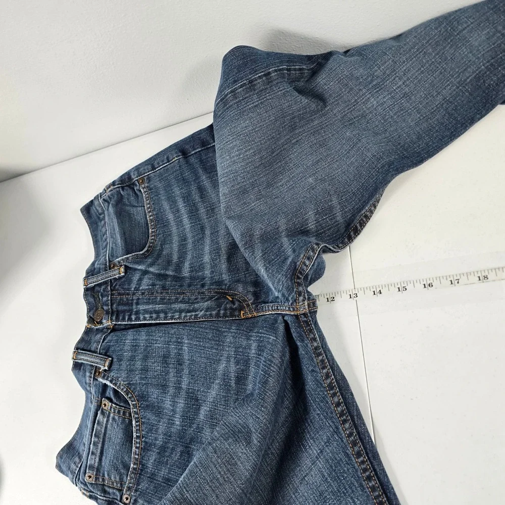 Levis 505 Regular Fit Straight Leg Jeans Mens 34x32 Medium Wash Blue Denim